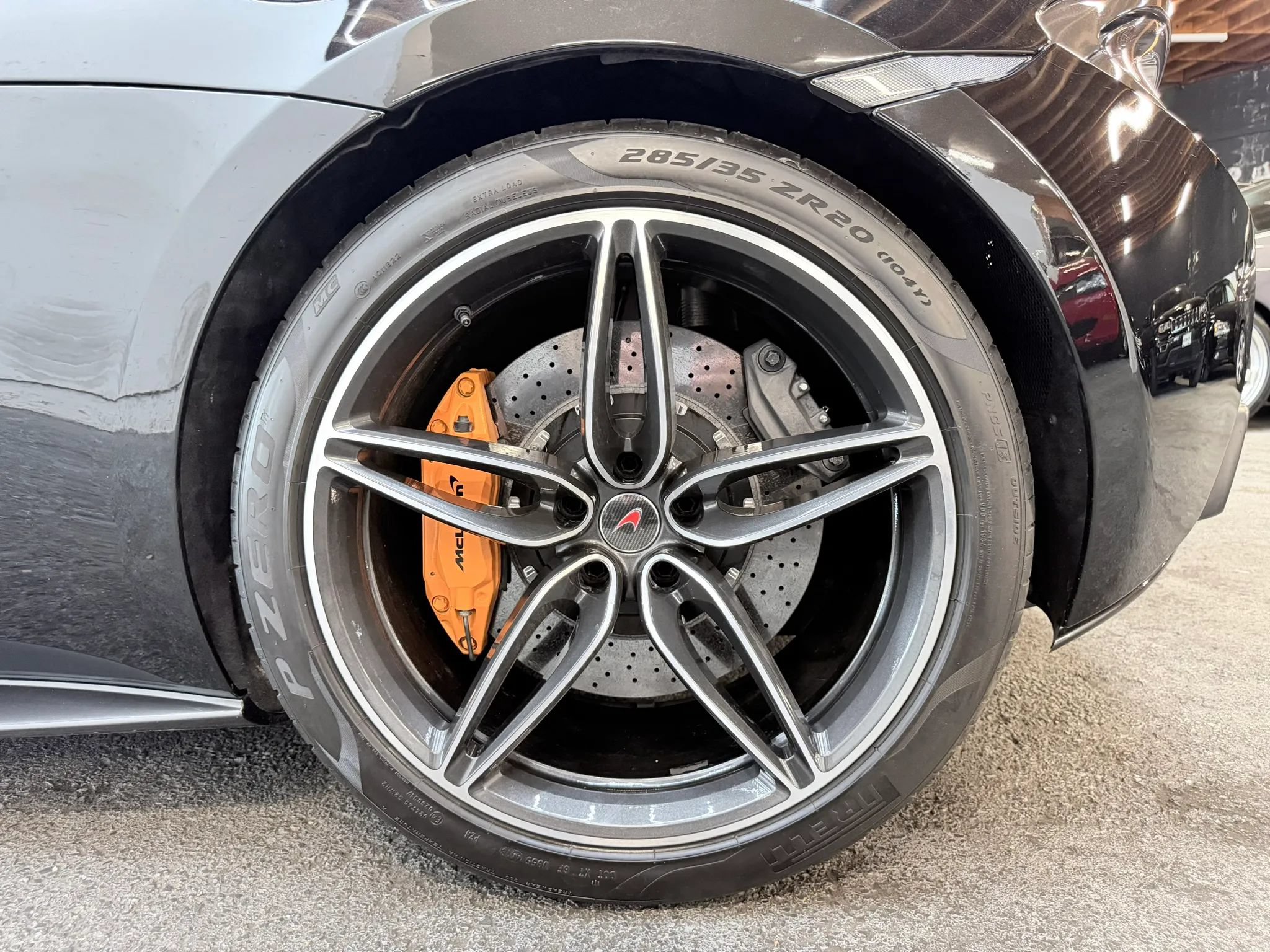 Used 2017 McLaren 570S Coupe RWD image 7