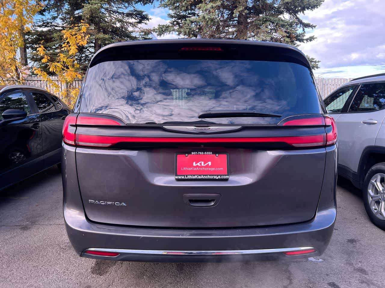 Used 2022 Chrysler Pacifica Touring-L FWD image 27