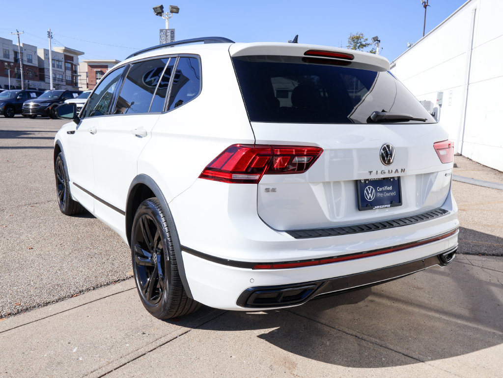 Used 2024 Volkswagen Tiguan SE R-Line AWD/4WD image 3