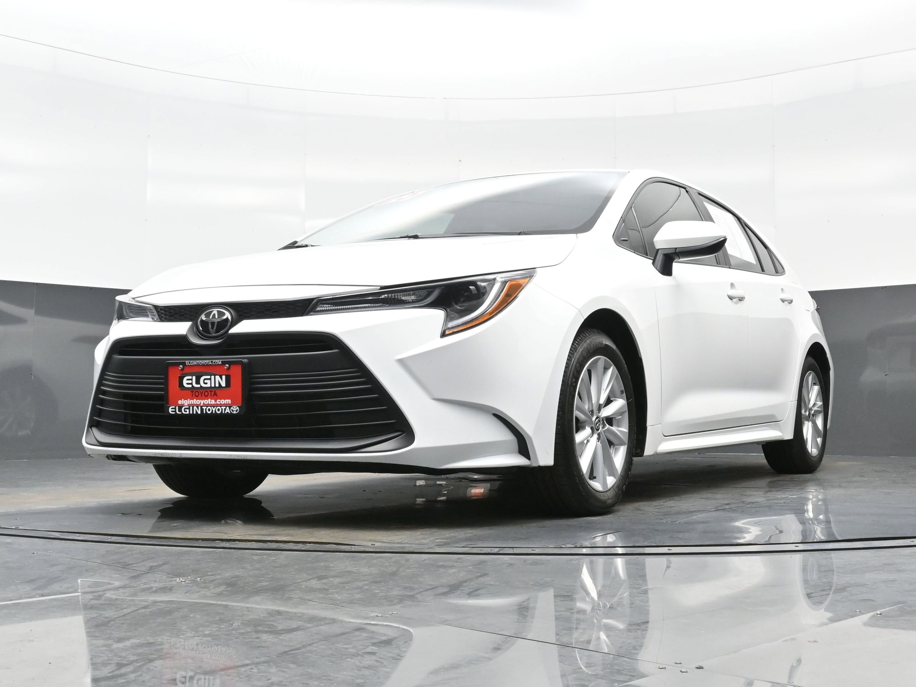 Used 2025 Toyota Corolla LE w/ LE Premium Package image 27