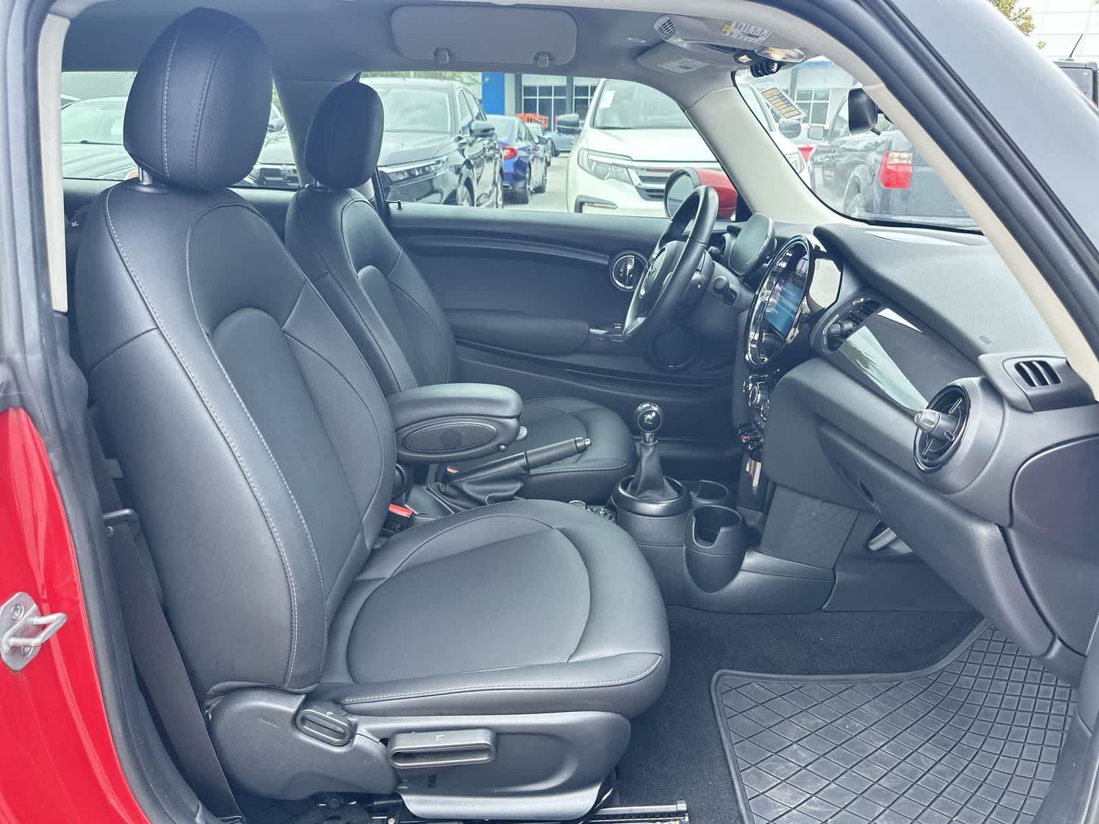 Used 2024 MINI Cooper 2-Door Hardtop FWD image 15
