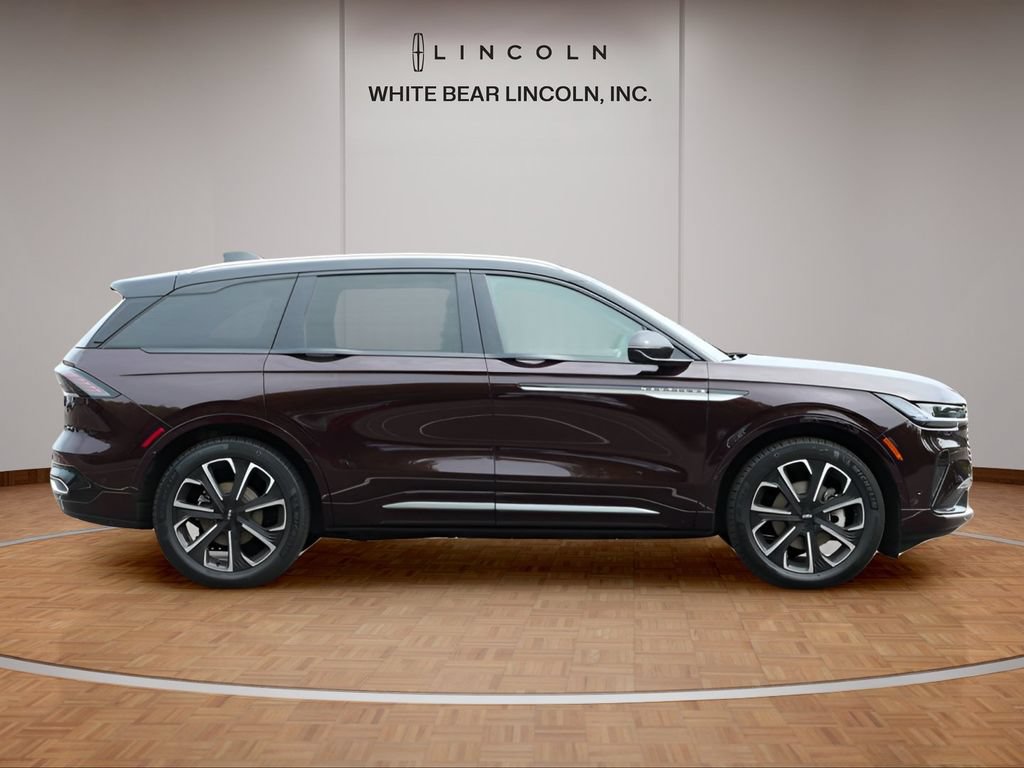 Used 2024 Lincoln Nautilus Reserve w/ Equipment Group 202A AWD/4WD image 4