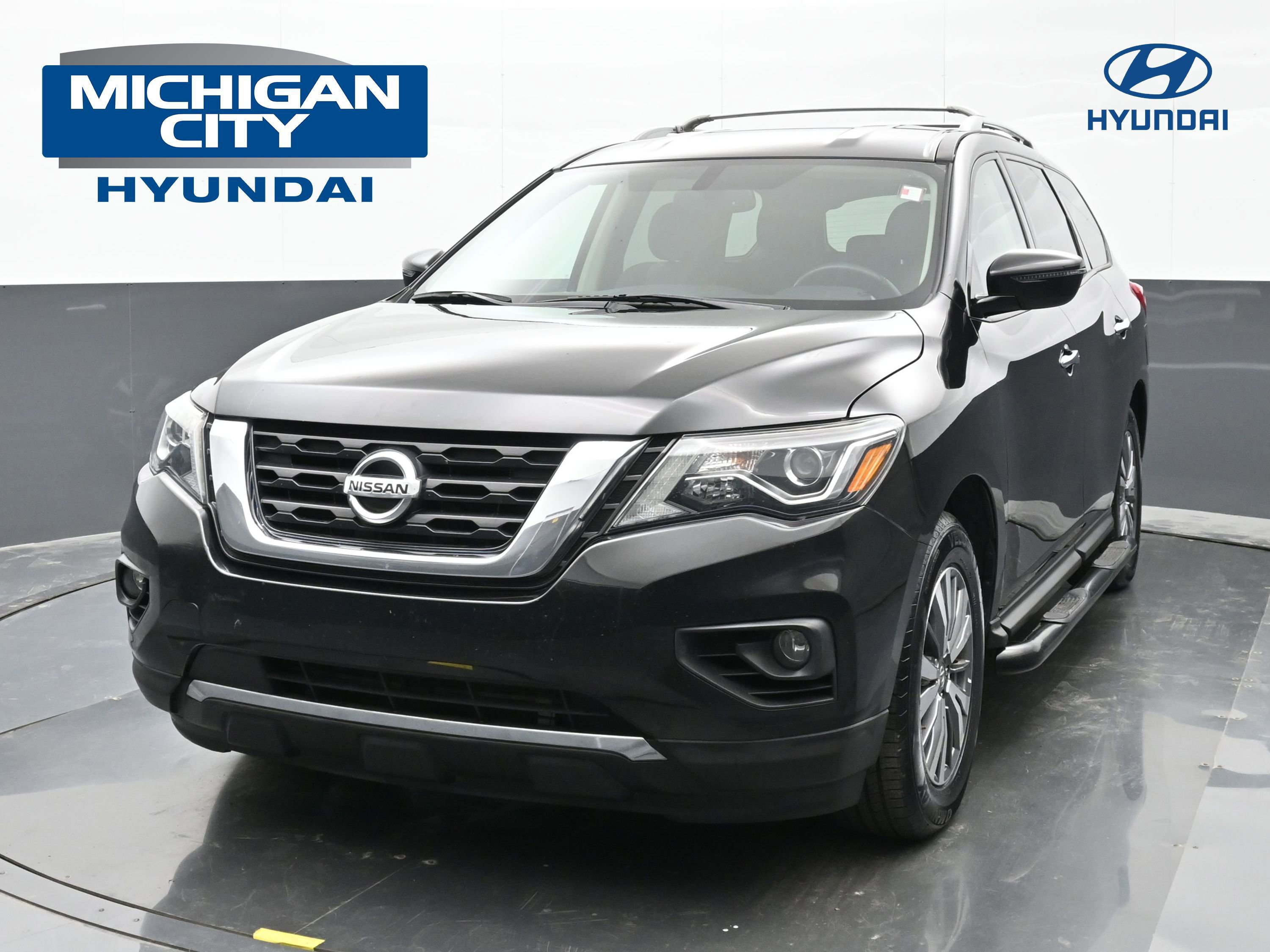 Used 2020 Nissan Pathfinder SV image 1
