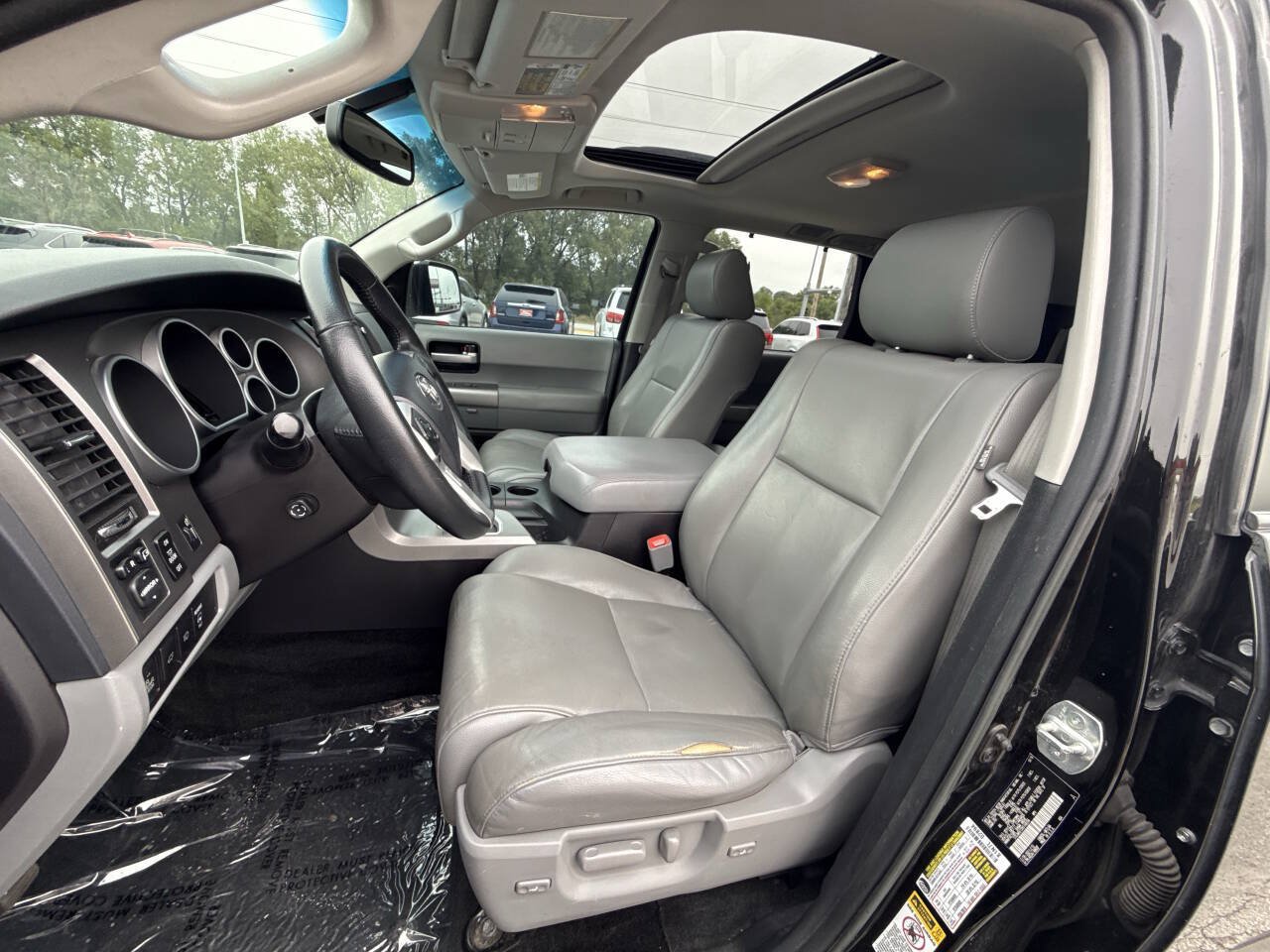 Used 2017 Toyota Sequoia Limited w/ Safety & Convenience Package AWD/4WD image 25