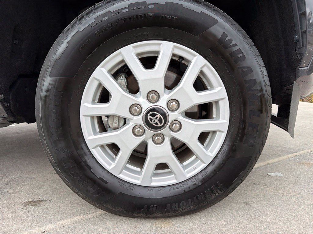 Used 2025 Toyota Tacoma SR5 AWD/4WD image 30