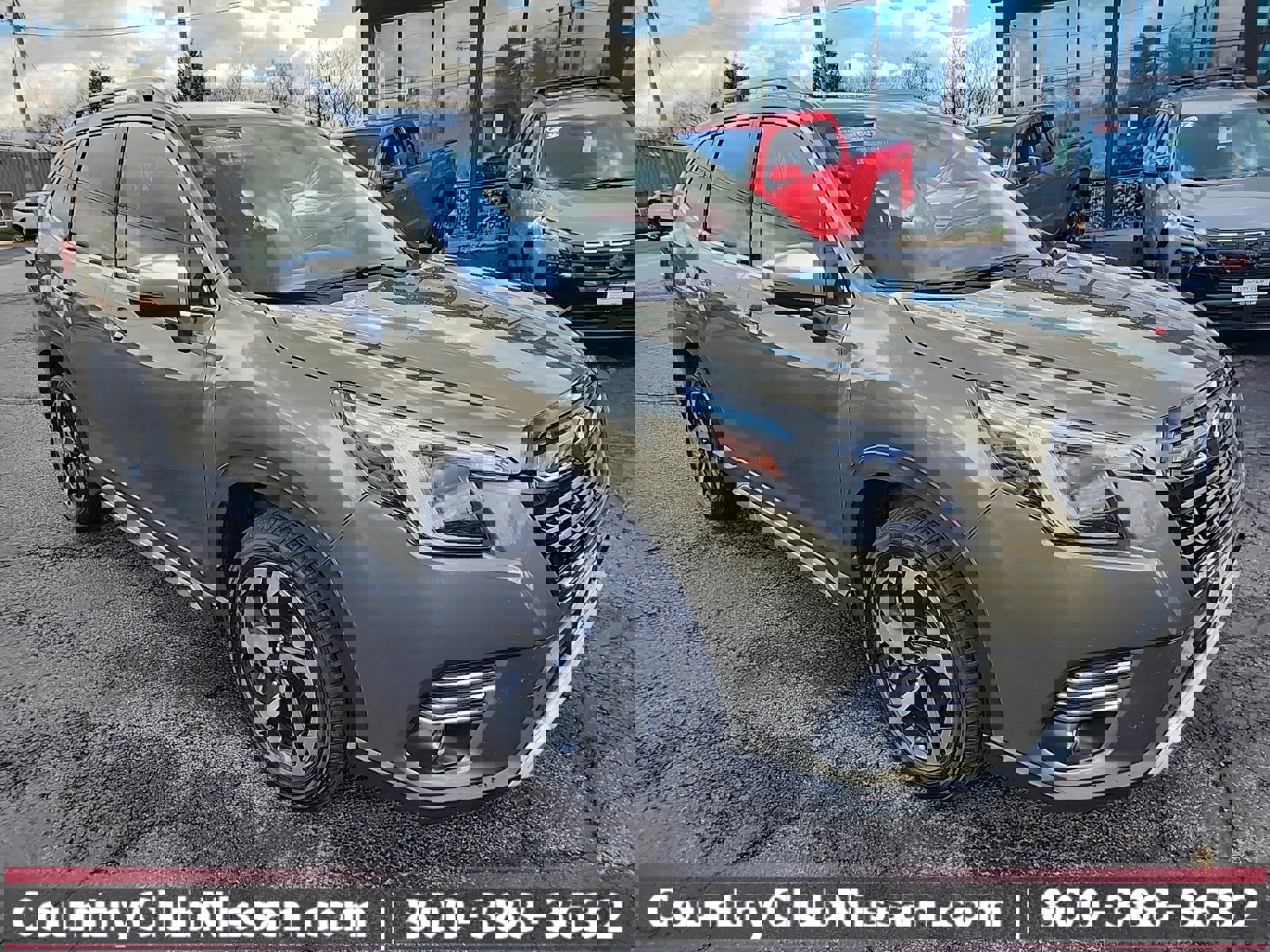 Used 2022 Subaru Forester Touring image 2