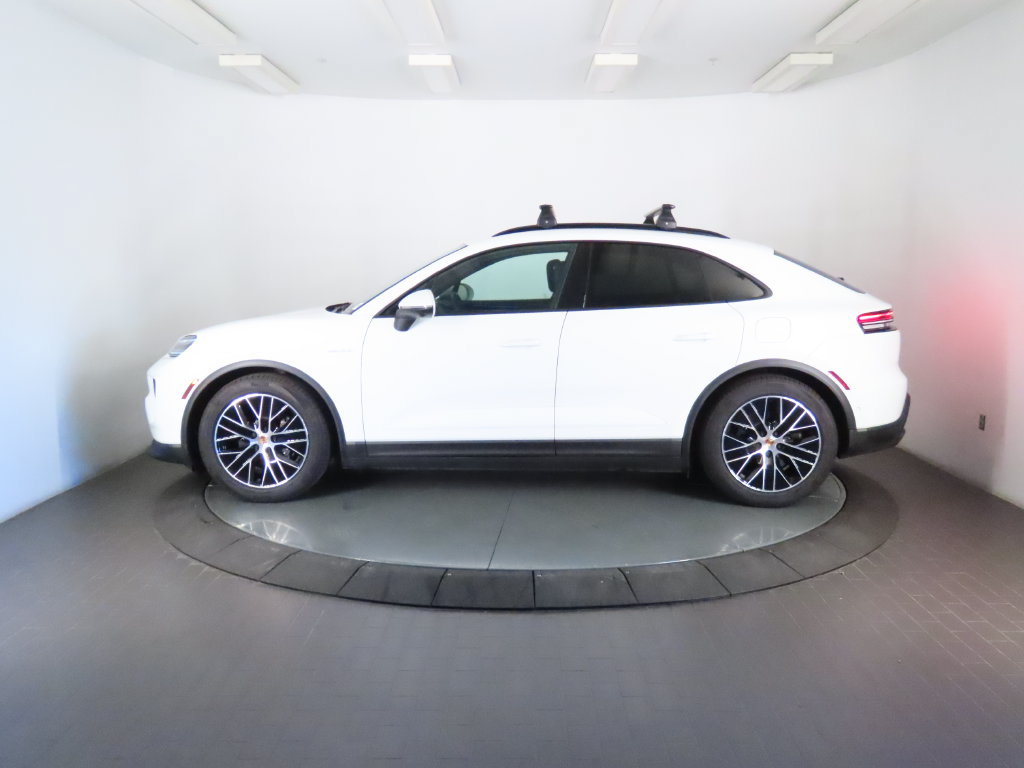 Certified 2025 Porsche Macan Electric w/ Premium Package RWD image 2