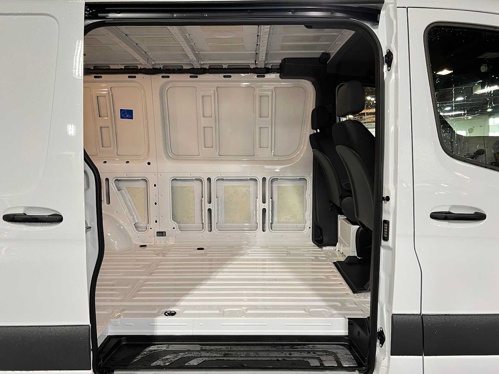 Used 2025 Mercedes-Benz Sprinter 2500 image 13