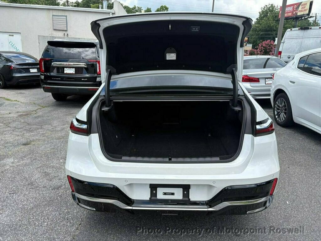 Used 2024 BMW i7 M70 w/ Premium Package AWD/4WD image 9