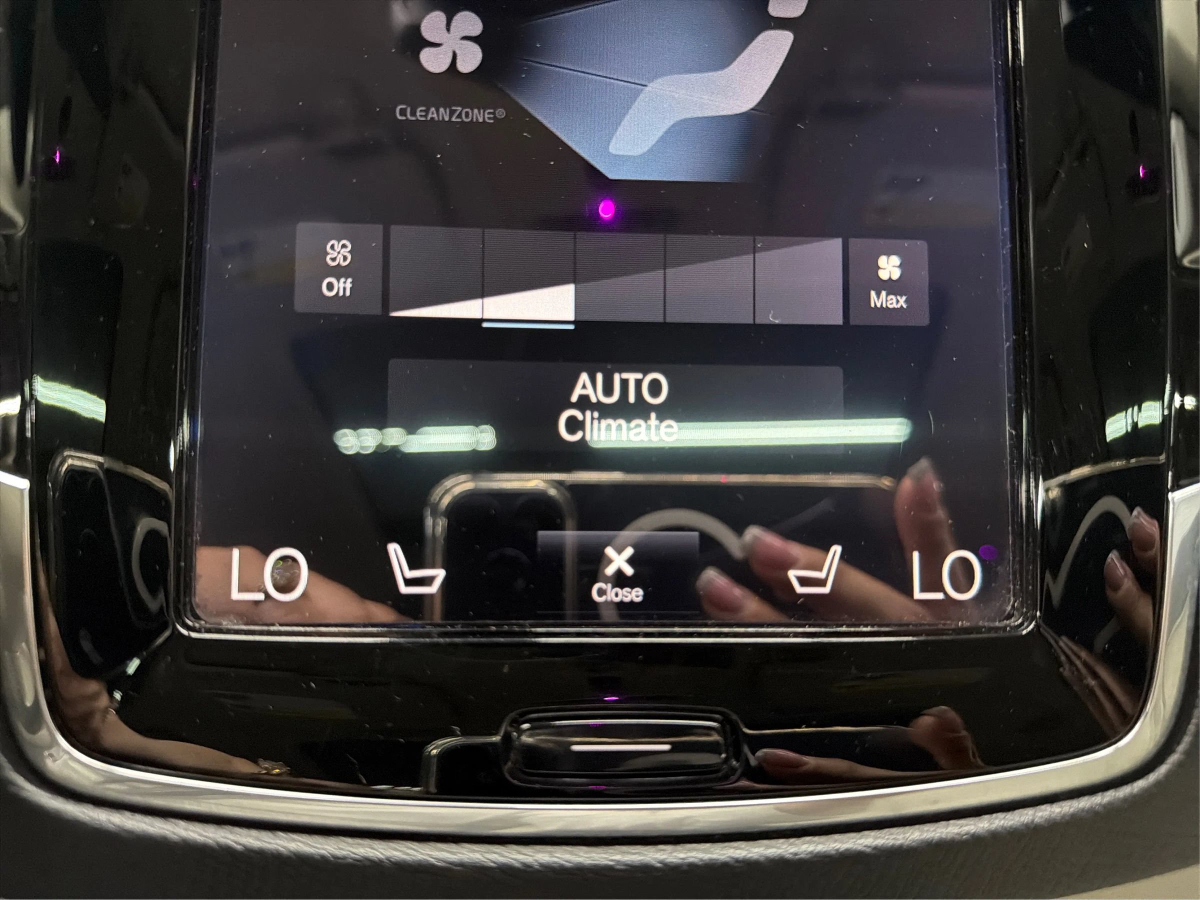 Used 2017 Volvo XC90 T6 Momentum w/ Vision Package AWD/4WD image 23