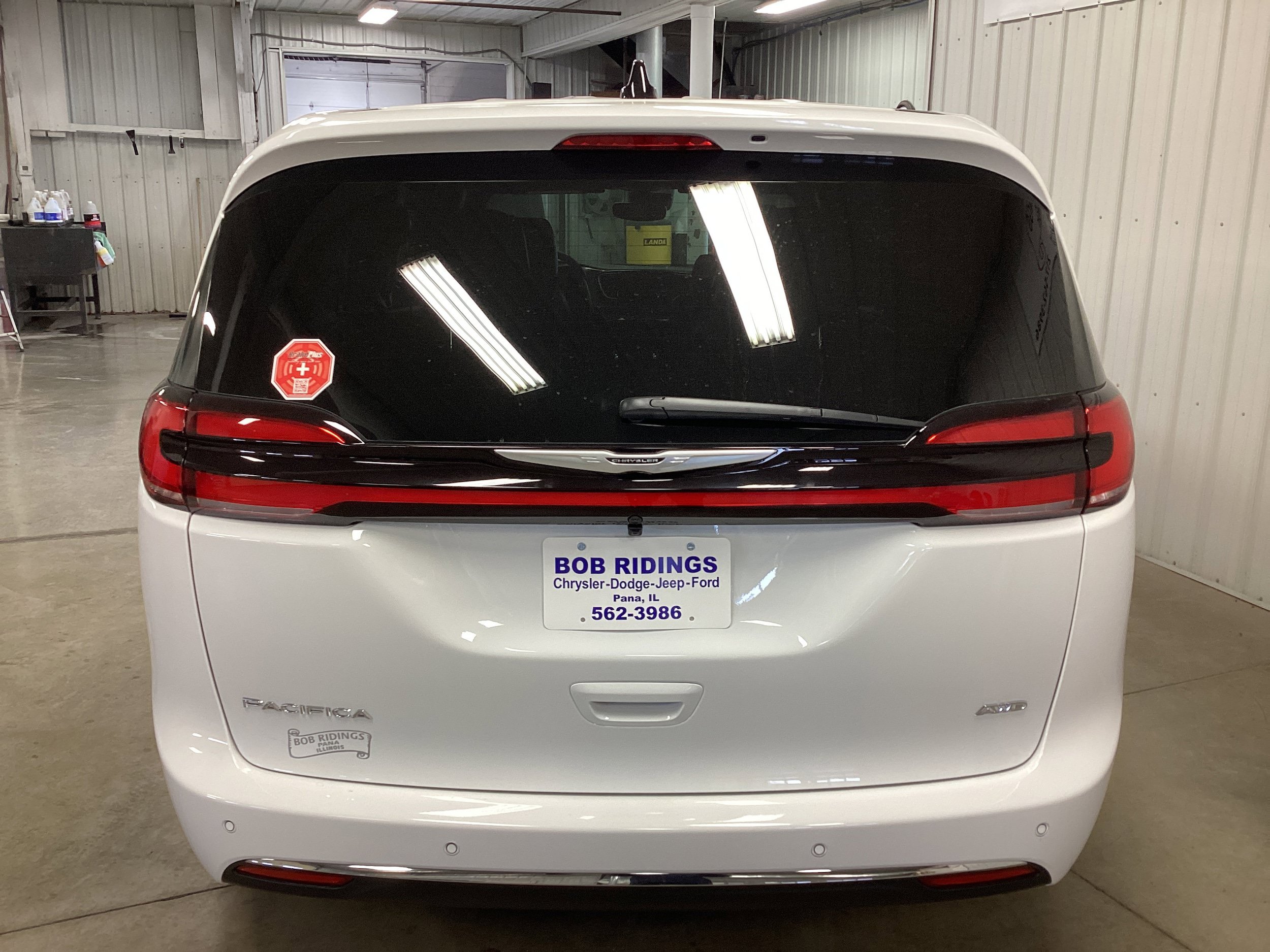 New 2026 Chrysler Pacifica Select AWD/4WD image 4