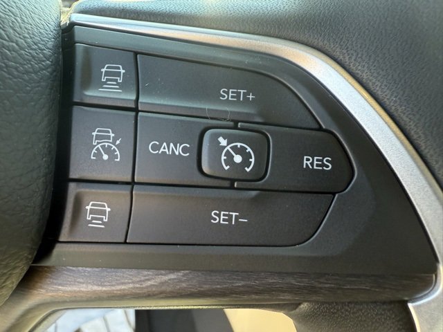 New 2025 Jeep Grand Cherokee Limited w/ Black Appearance Package image 18