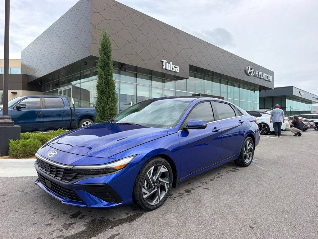 Used 2026 Hyundai Elantra Limited FWD image 1