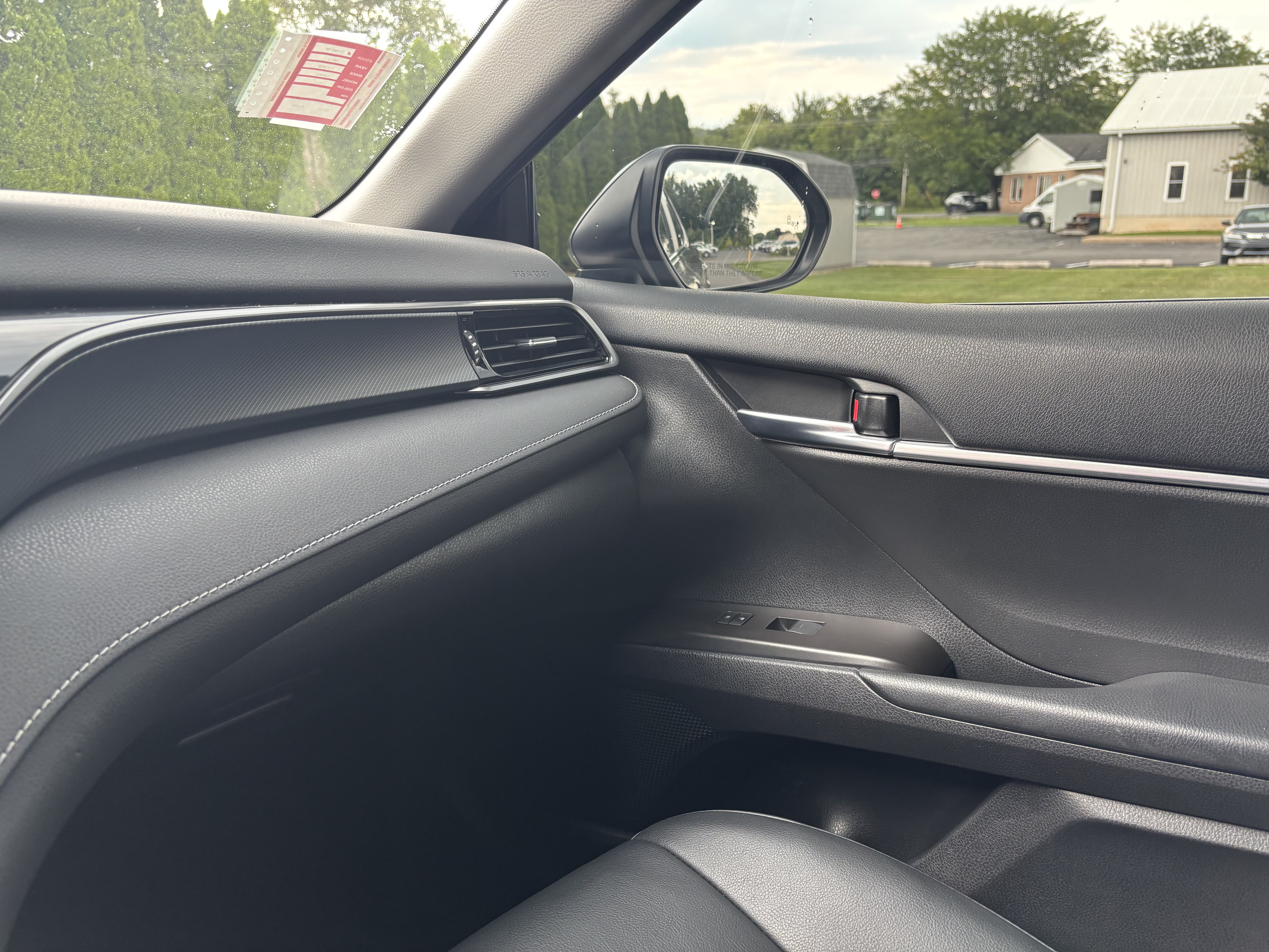 Used 2023 Toyota Camry SE w/ Cold Weather Package FWD image 22