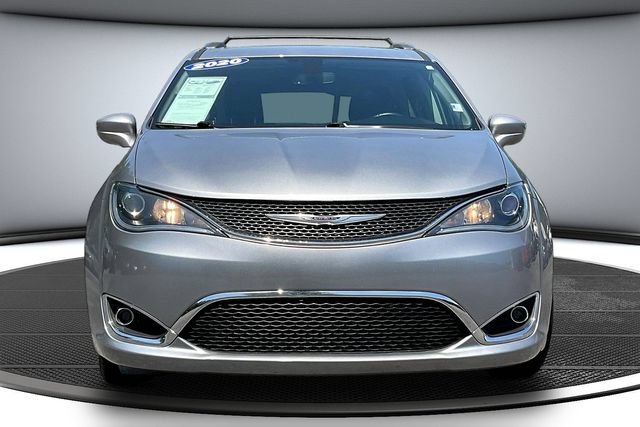 Used 2020 Chrysler Pacifica Touring-L w/ Tire & Wheel Group FWD image 2