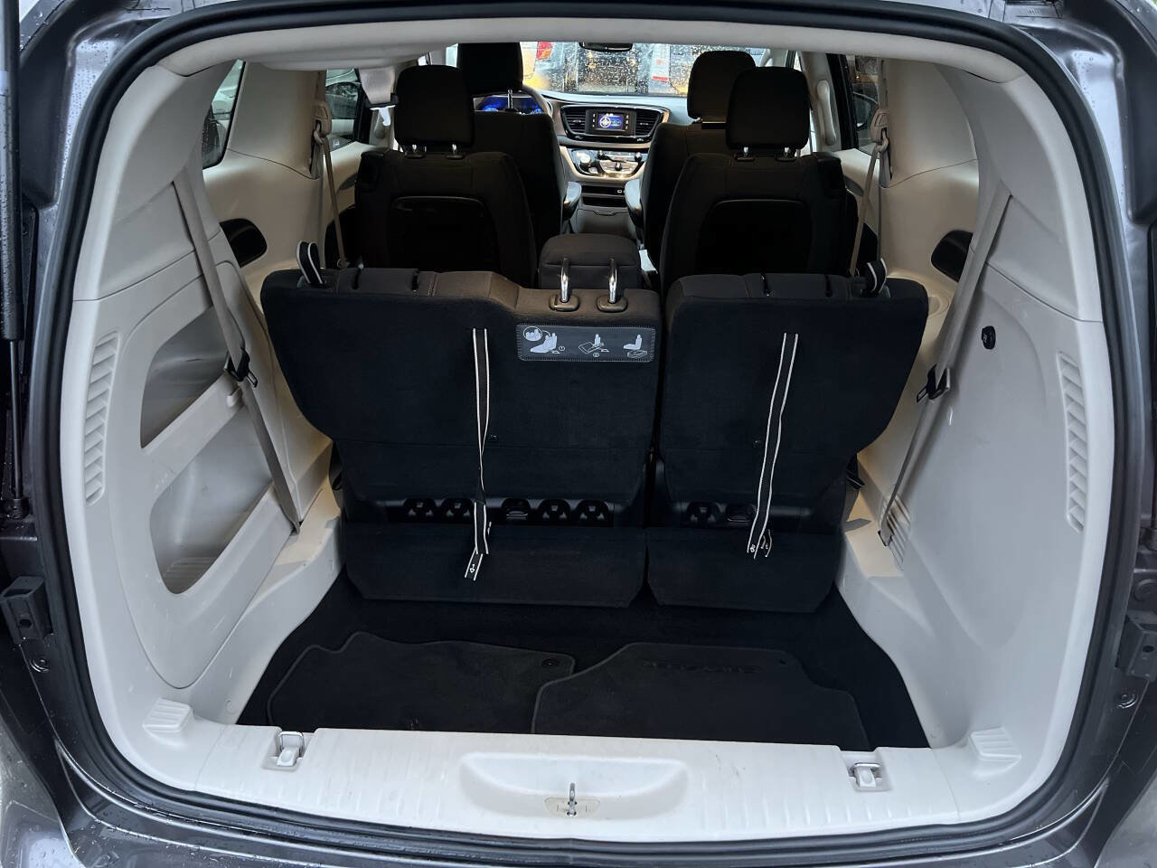 Used 2017 Chrysler Pacifica Touring image 33