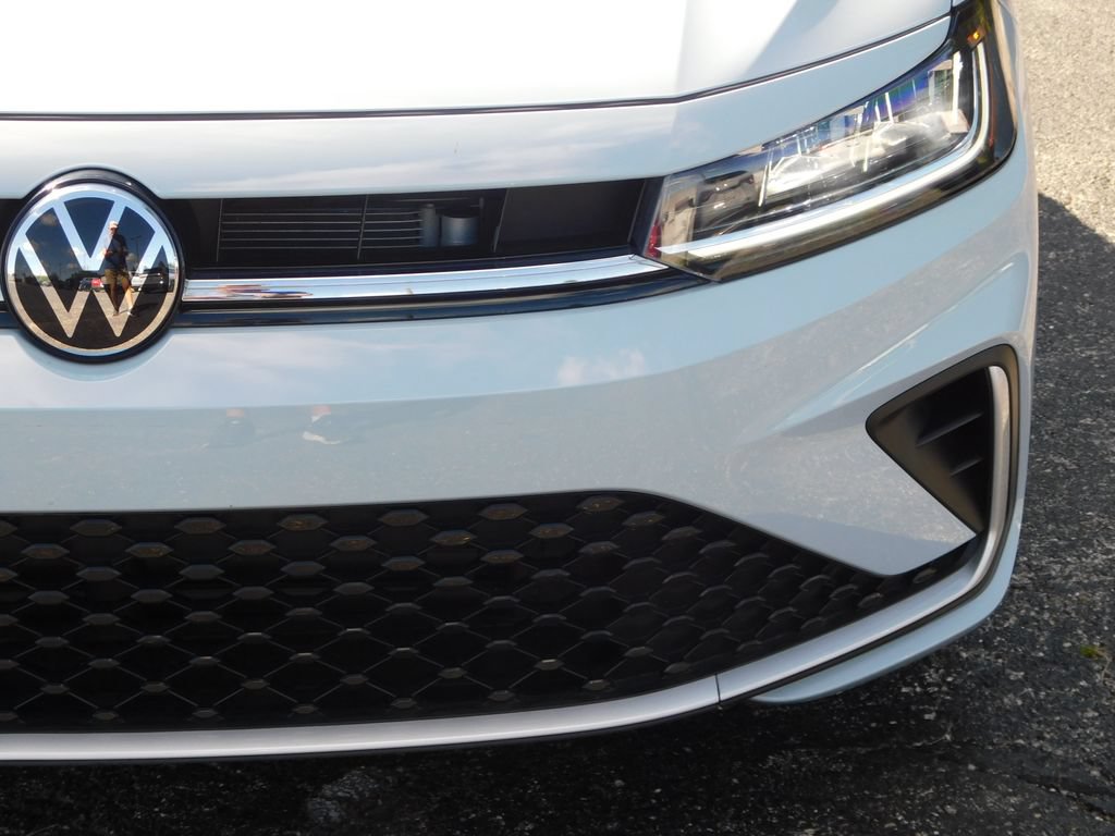 Used 2025 Volkswagen Jetta SE FWD image 9