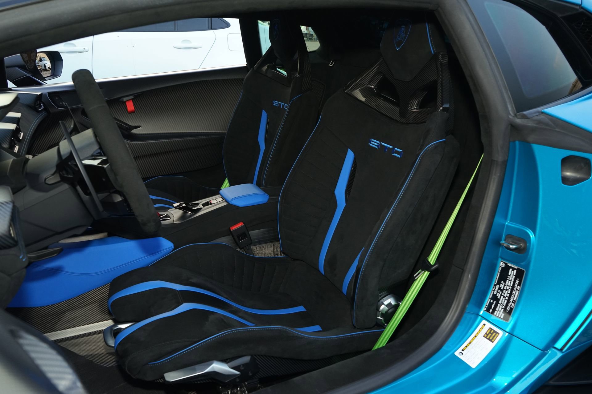 Used 2022 Lamborghini Huracan STO image 14