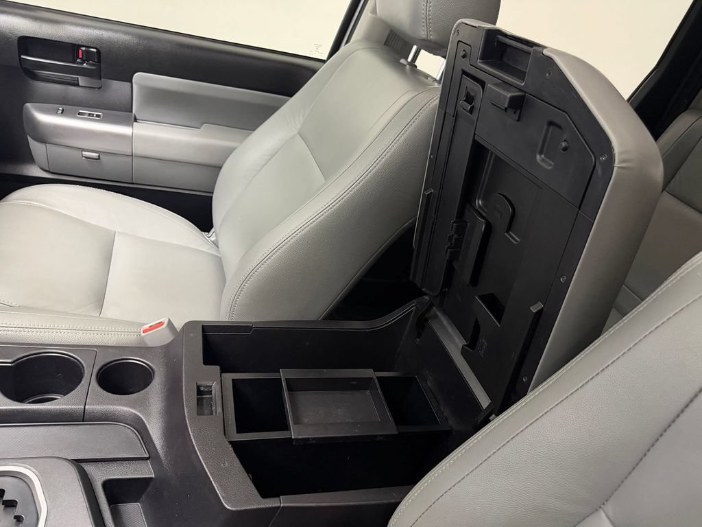 Used 2018 Toyota Sequoia SR5 AWD/4WD image 30