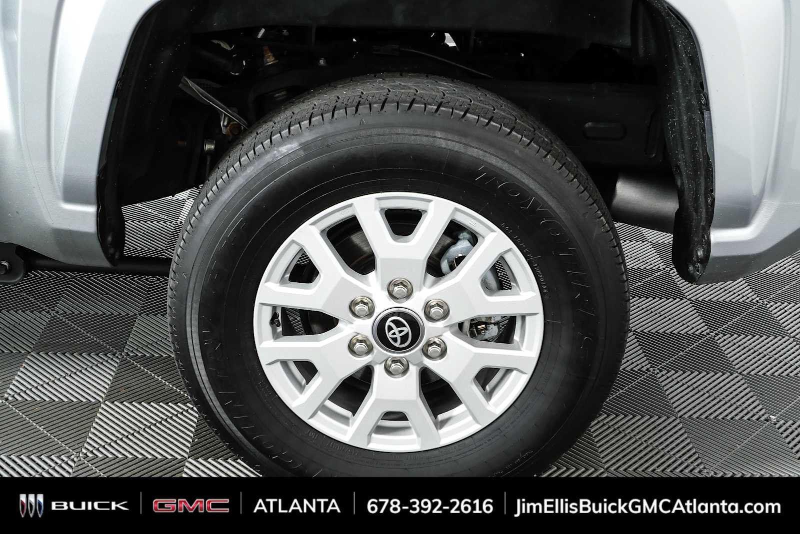 Used 2024 Toyota Tacoma SR5 AWD/4WD image 34