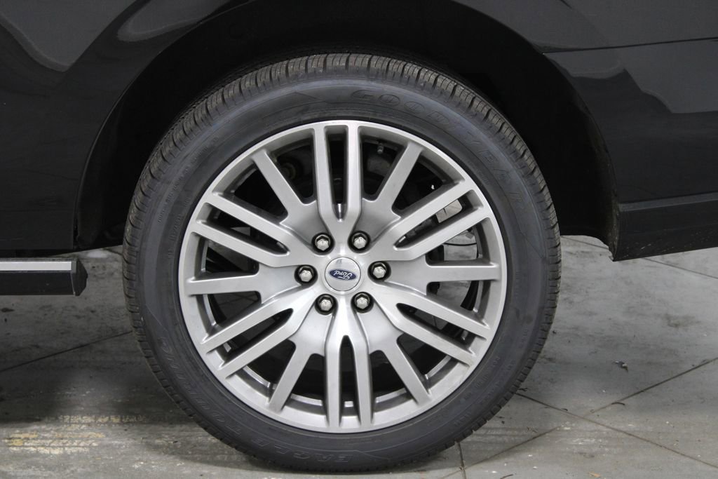 Used 2023 Ford Expedition Platinum AWD/4WD image 18