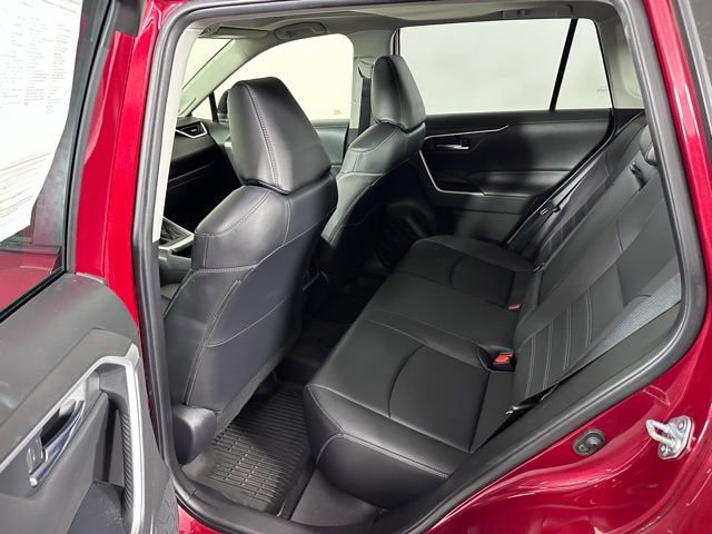Used 2021 Toyota RAV4 XLE Premium image 15