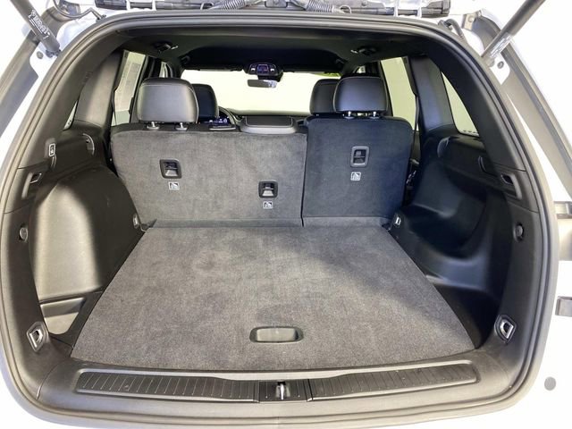 Used 2025 Jeep Grand Cherokee Limited AWD/4WD image 8