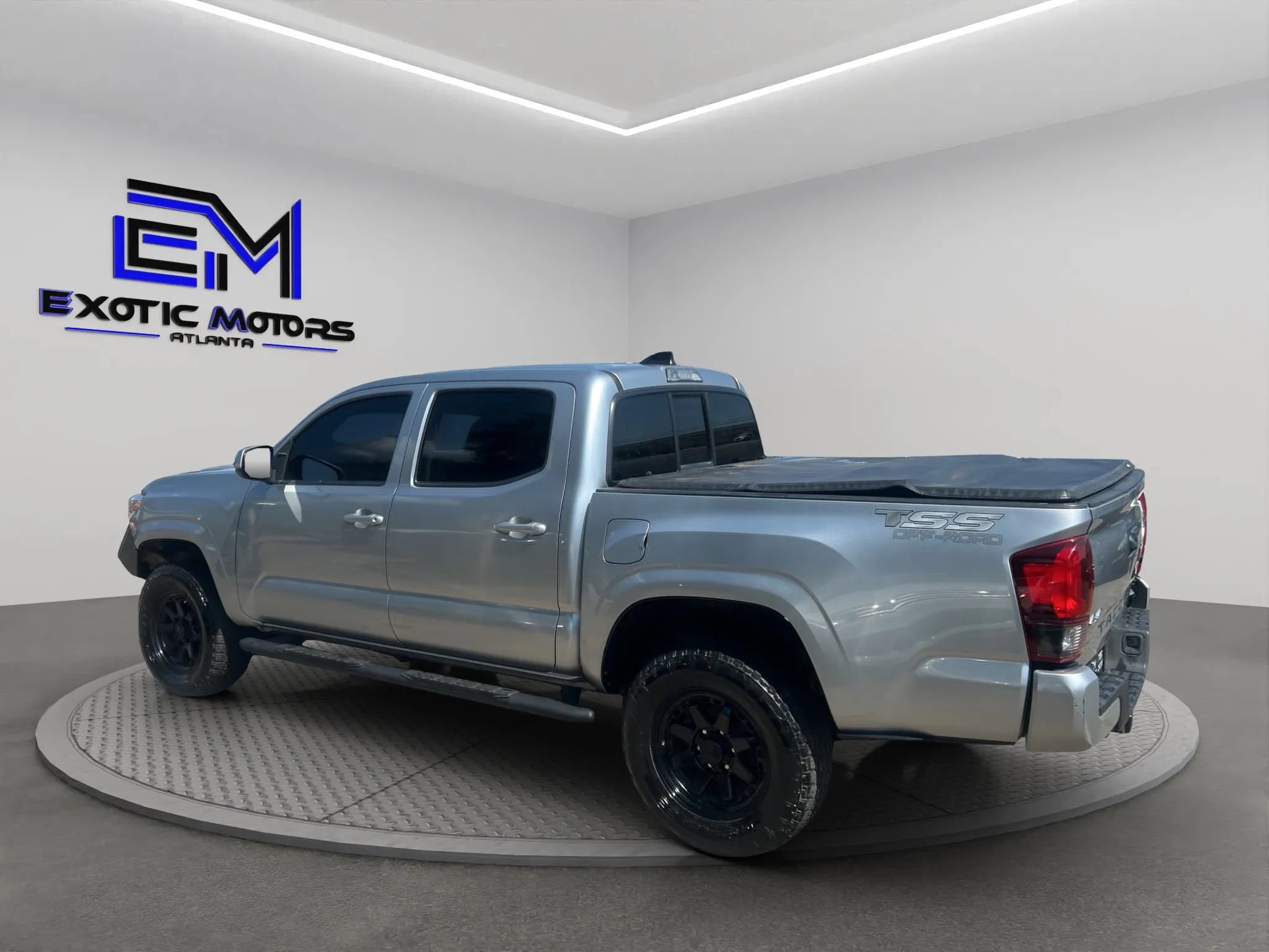 Used 2023 Toyota Tacoma SR AWD/4WD image 3