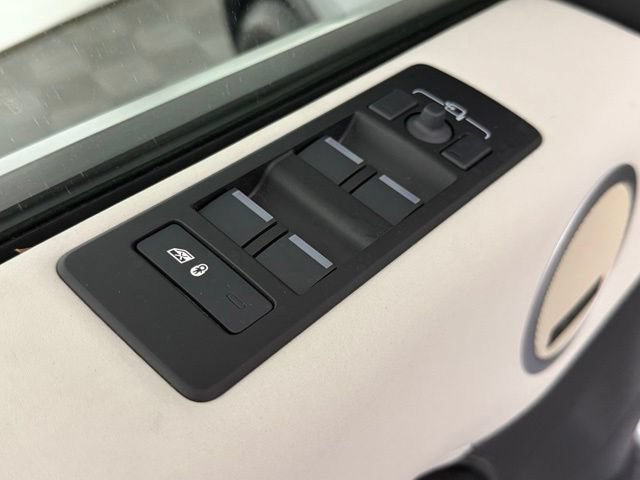 Certified 2025 Land Rover Discovery S AWD/4WD image 23