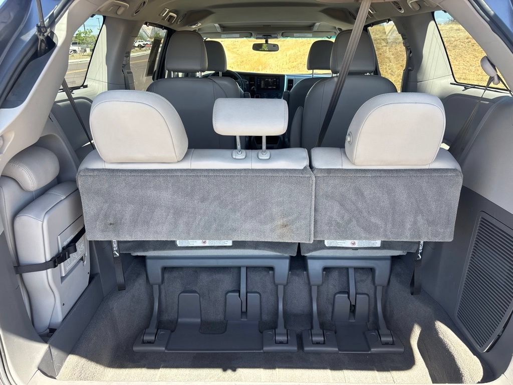 Used 2015 Toyota Sienna XLE w/ XLE Navigation Package FWD image 16