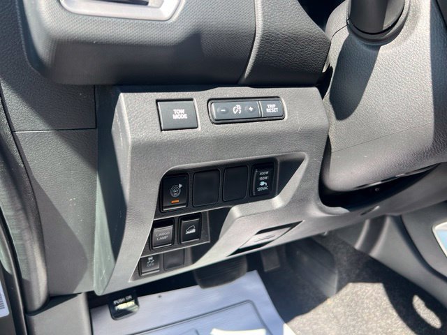 Used 2022 Nissan Frontier SV AWD/4WD image 8