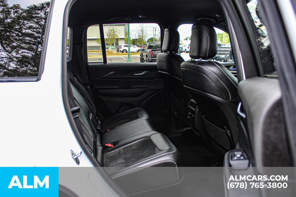 Used 2025 Jeep Grand Cherokee Altitude AWD/4WD image 18