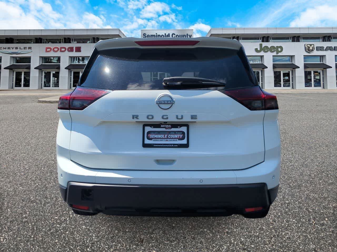 Used 2024 Nissan Rogue S FWD image 7