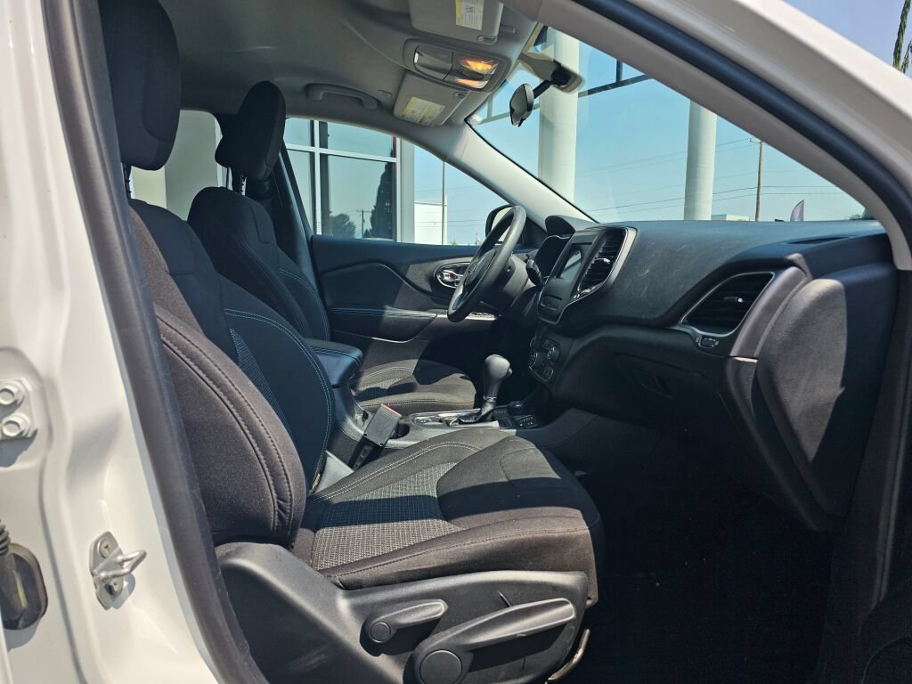 Used 2020 Jeep Cherokee Latitude AWD/4WD image 11