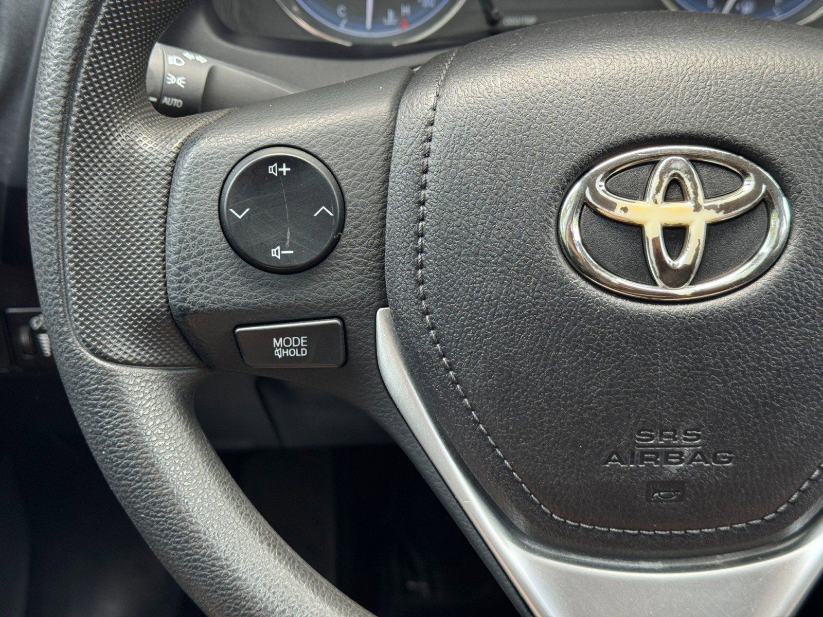 Used 2019 Toyota Corolla LE w/ Carpet Mat Package (TMS) FWD image 19