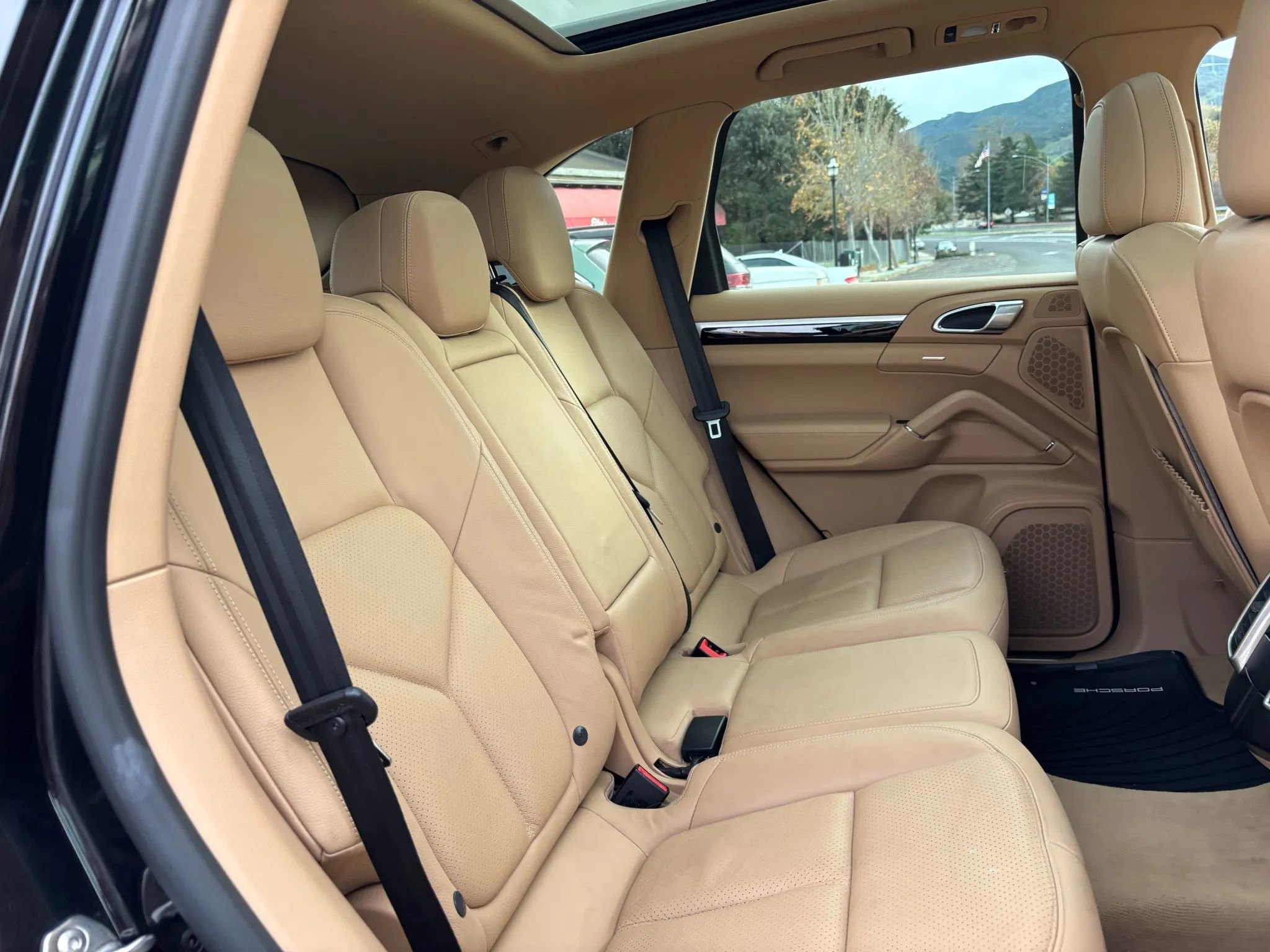 Used 2014 Porsche Cayenne S image 10