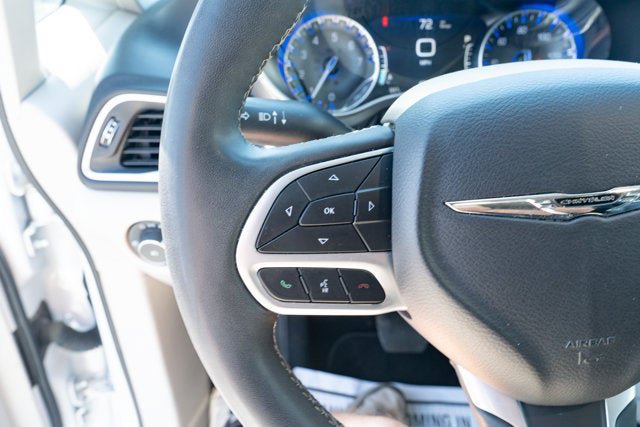 Used 2024 Chrysler Pacifica Touring-L FWD image 25
