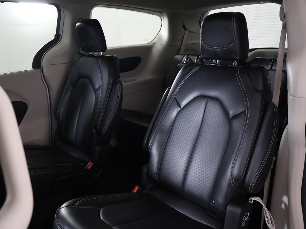 Used 2024 Chrysler Pacifica Touring-L image 31