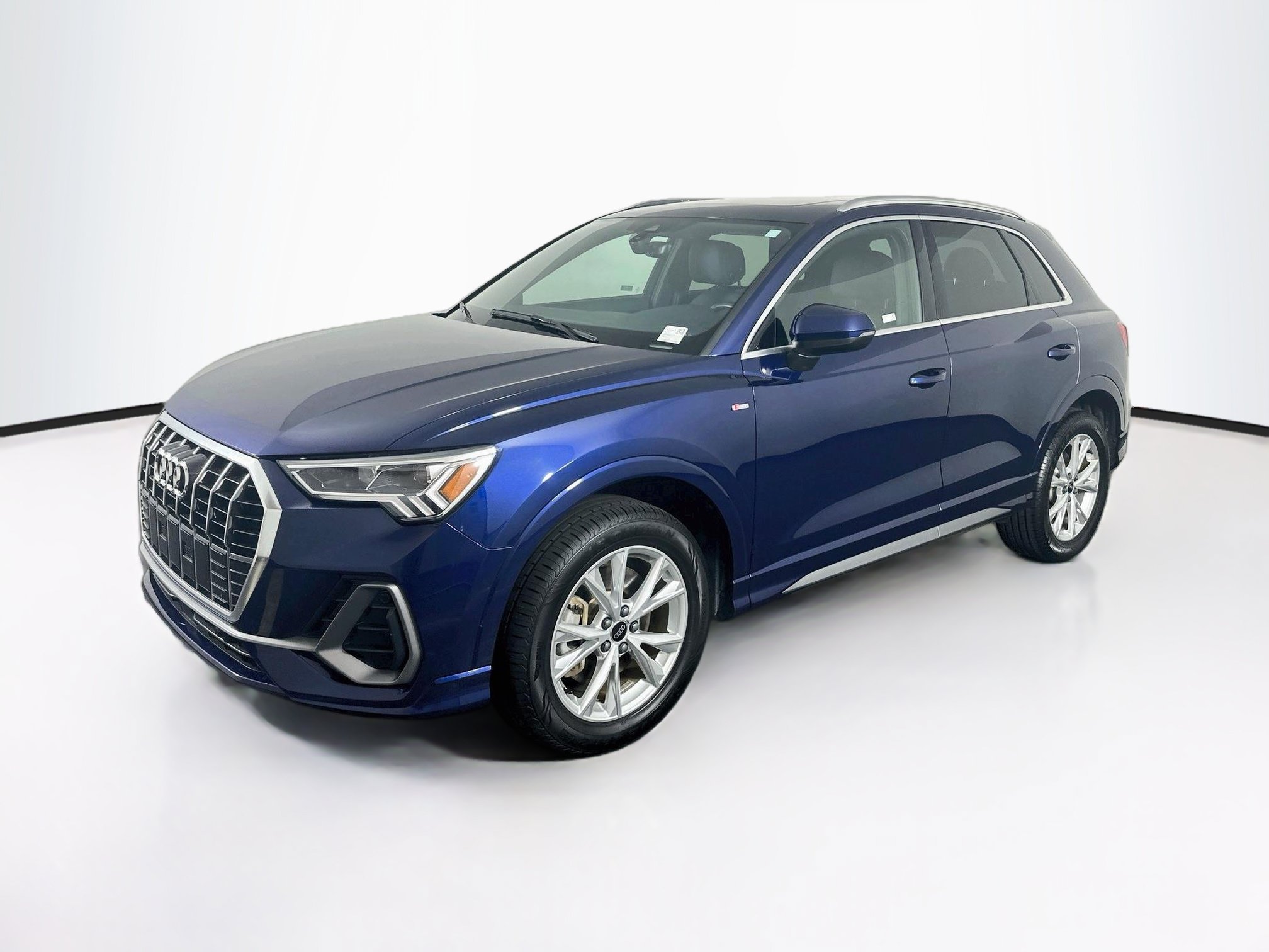 Used 2025 Audi Q3 2.0T Premium AWD/4WD image 3