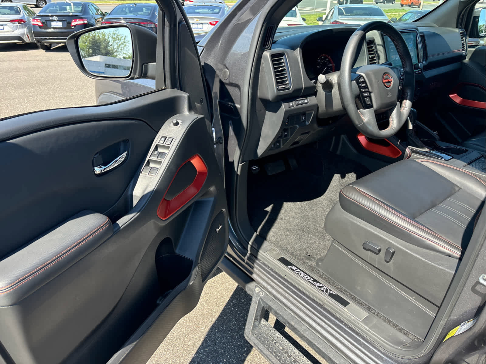Used 2023 Nissan Frontier PRO-4X w/ Pro-4X Premium Package AWD/4WD image 7