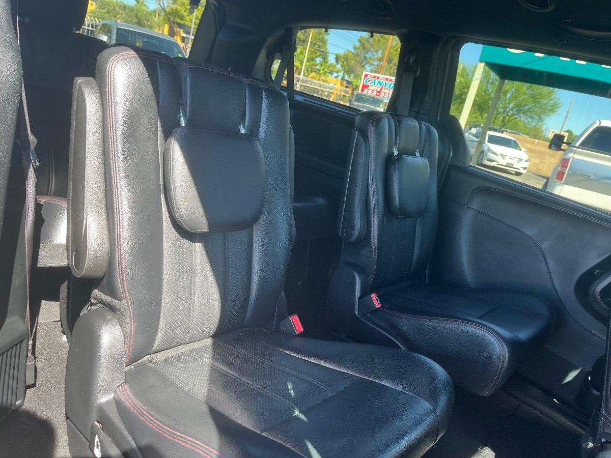 Used 2016 Dodge Grand Caravan R/T w/ Driver Convenience Group FWD image 33