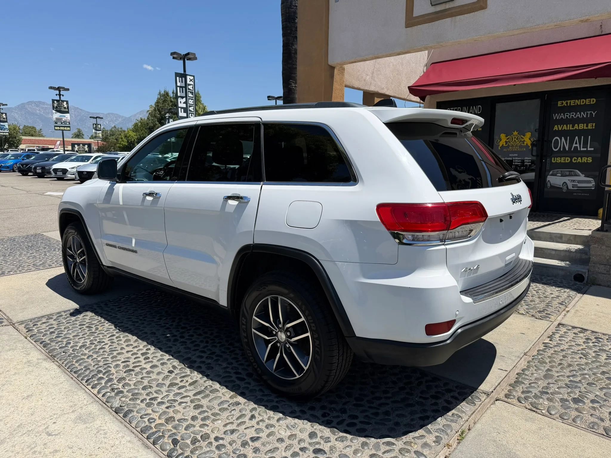 Used 2017 Jeep Grand Cherokee Limited w/ Luxury Group II AWD/4WD image 7