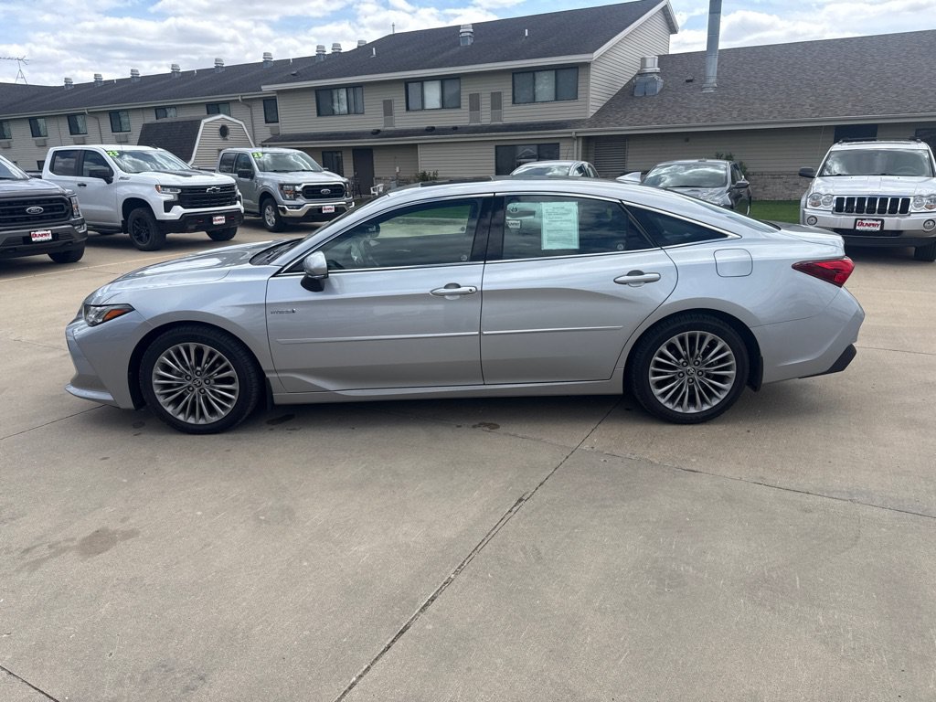 Used 2021 Toyota Avalon Limited w/ Advanced Safety Package FWD image 2