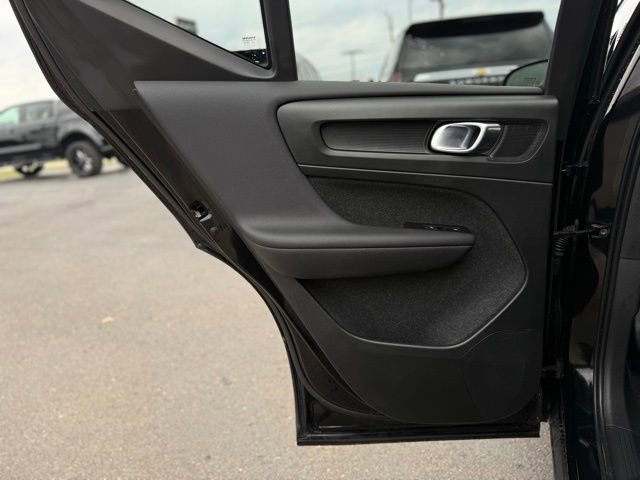 Used 2021 Volvo XC40 T5 Momentum image 15