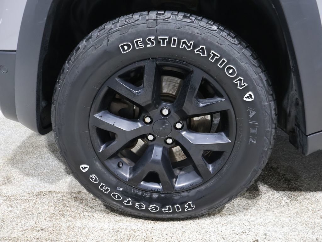 Used 2015 Jeep Cherokee Trailhawk w/ Comfort/Convenience Group image 9