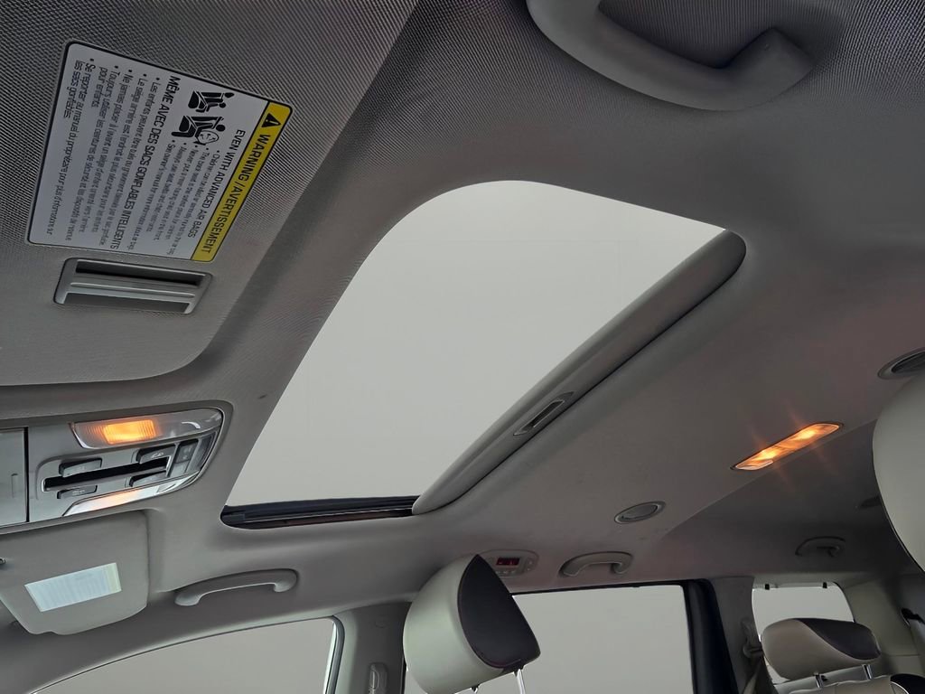 Used 2020 Kia Sedona SX image 25