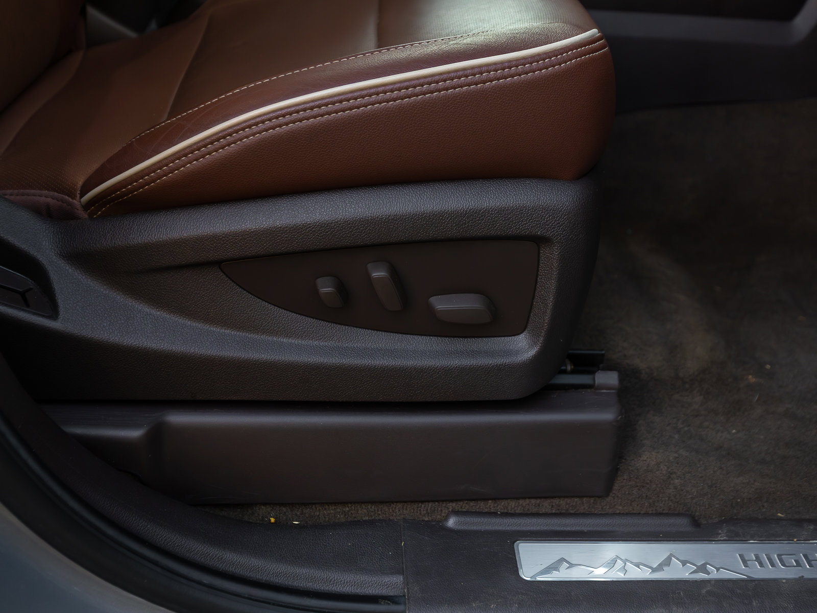 Used 2017 Chevrolet Silverado 1500 High Country image 53