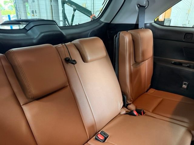 Used 2017 Toyota Highlander AWD V6 image 26