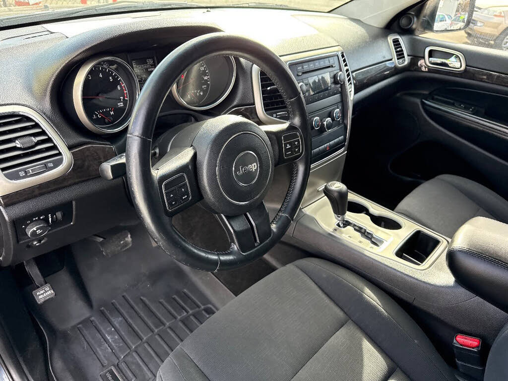 Used 2013 Jeep Grand Cherokee Laredo AWD/4WD image 15