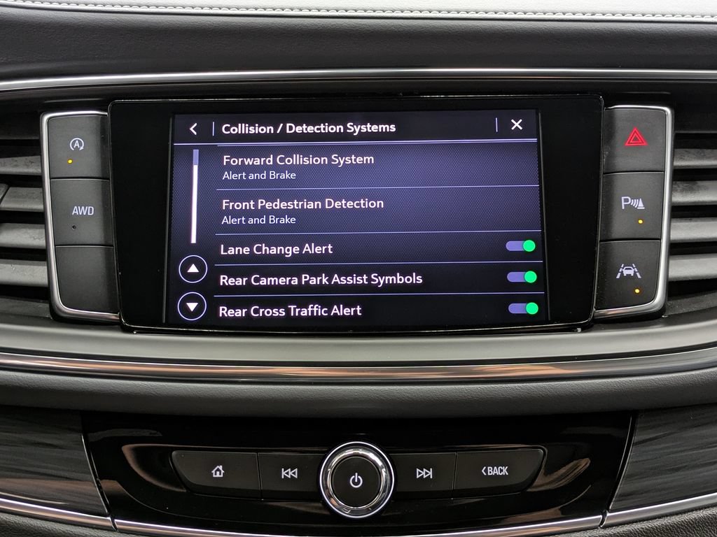 Used 2023 Buick Enclave Essence AWD/4WD image 9